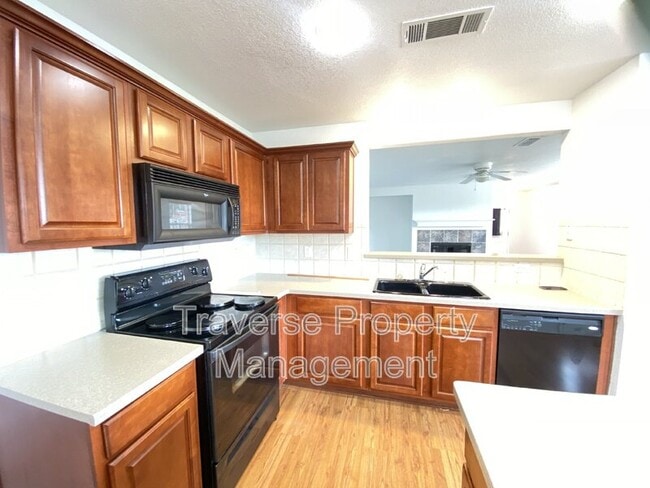 Building Photo - 8016 Meadow View Tr