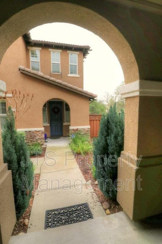 Building Photo - 217 Barnhill Dr