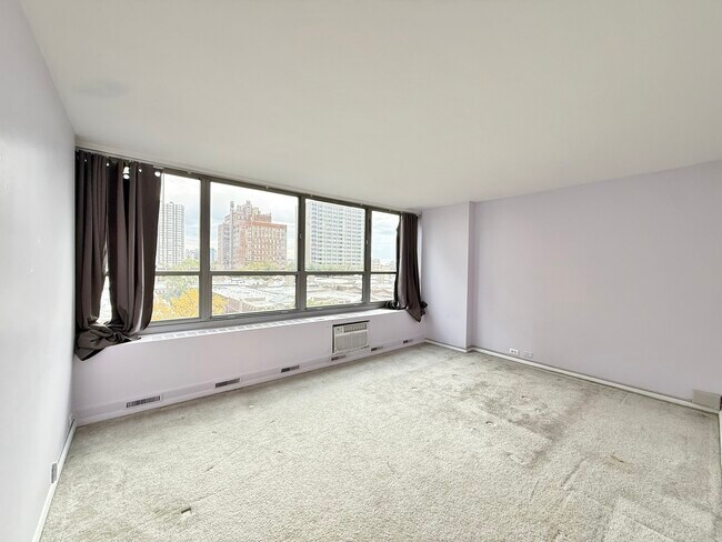 Building Photo - 3550 N Lake Shore Dr