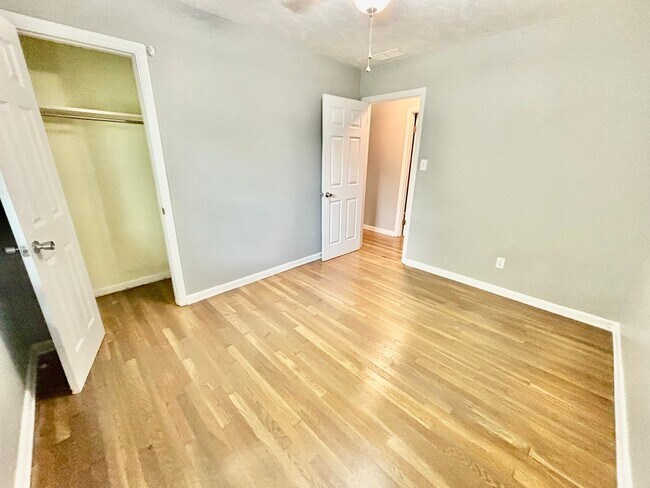 Building Photo - 3448 Dixiana Dr