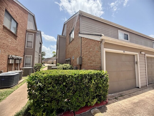 Building Photo - 6701 Sands Point Dr