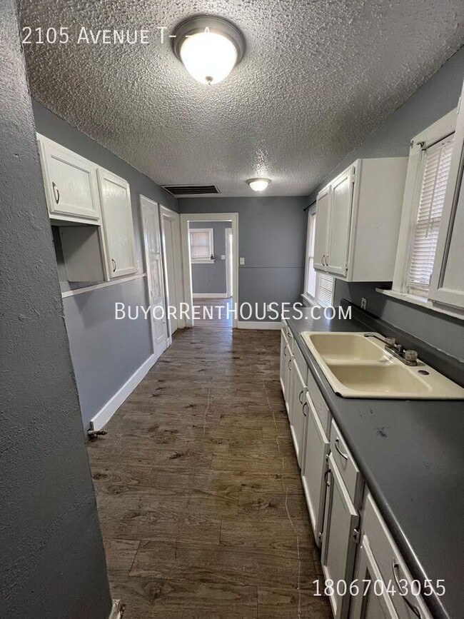 Building Photo - $499 Move-In Special (+ admin fee) + $0 De...