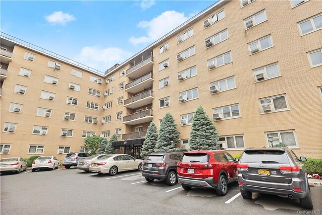 Building Photo - 470 Halstead Ave