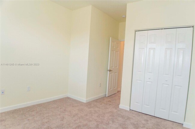 Building Photo - 165 NE 37th Pl