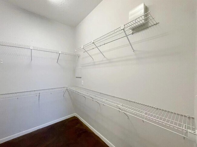 Building Photo - 1618 Eberhart Star Ct