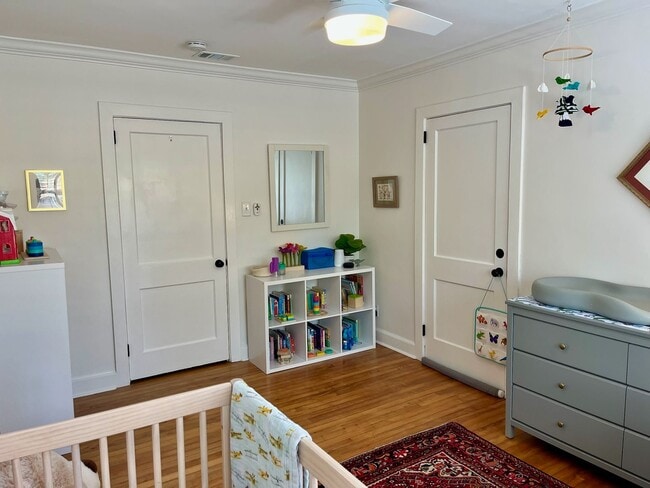 Building Photo - 3/2 Duplex Conveniently Situated in an Established Neighborhood!