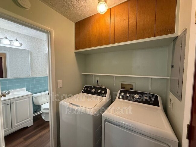 Building Photo - 4208 Bellemeade Dr