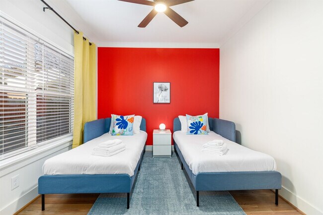 Building Photo - 806 Colorado Ave