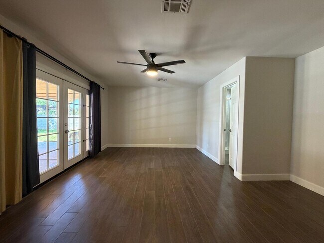 Building Photo - 5337 E Thunderbird Rd