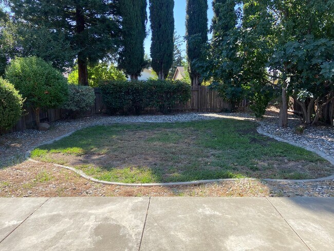 Building Photo - 2 Bdrm, 2 bath home in Laguna - Elk Grove