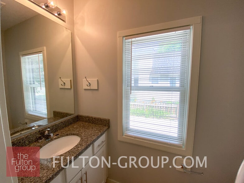 Building Photo - 336 Donald Plz SE