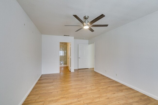 Building Photo - 2838 Dawn Crossing Dr