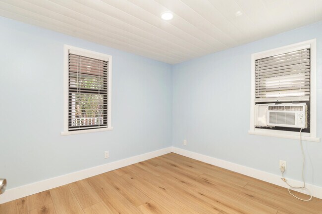 Building Photo - 308 Croton Way