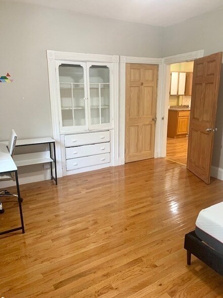 Building Photo - 46 Aspinwall Ave