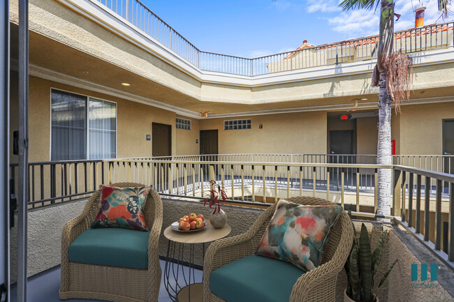 Spacious Patio - Barrington Santa Monica