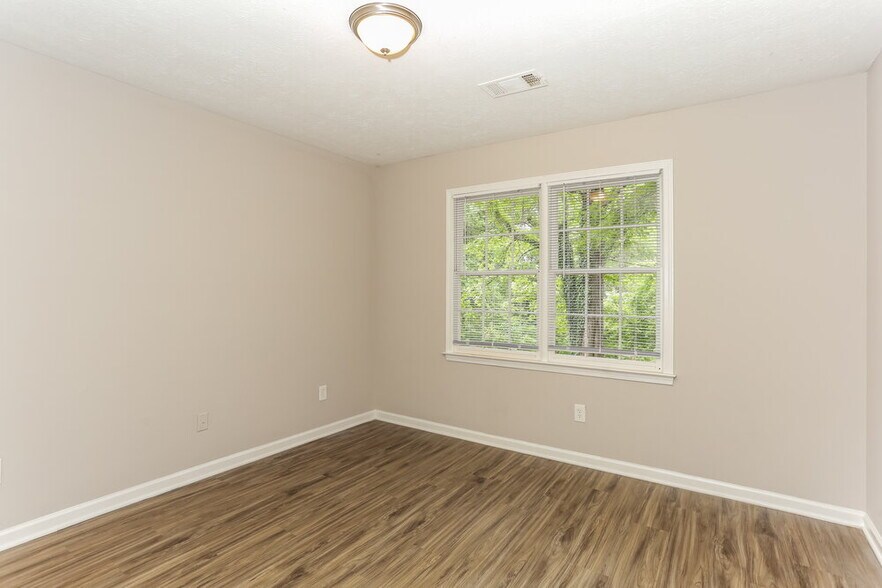 Building Photo - 6206 Shallow Creek Ln