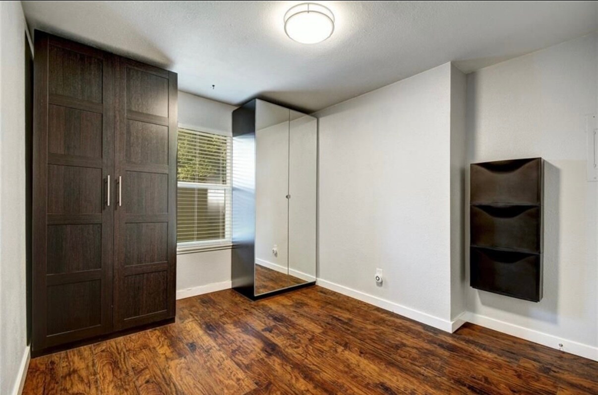 Building Photo - 1120 Estes Ave