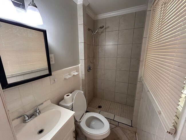 Building Photo - 3510 Avondale Dr NW