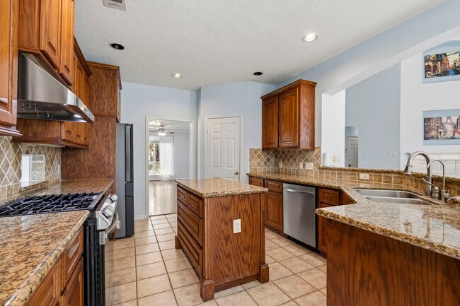 Building Photo - 2123 Mossy Trail Dr