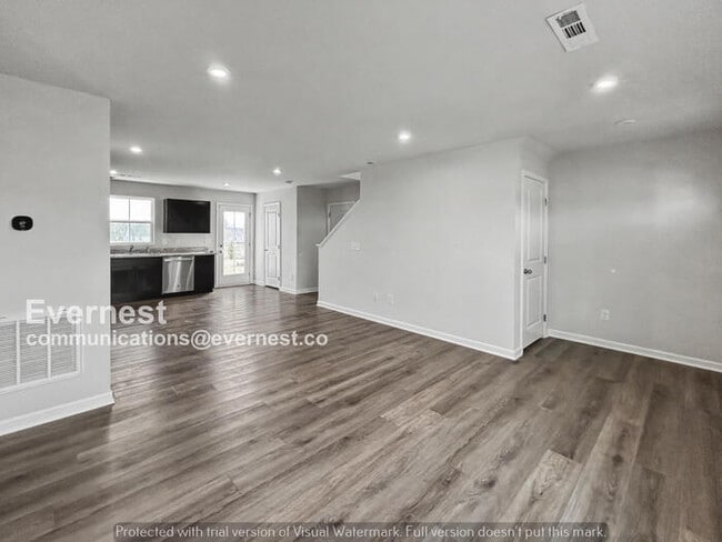 Building Photo - 3 Bed/2.5 Bath Home with Garage / Pet-Friendly /Available Now!