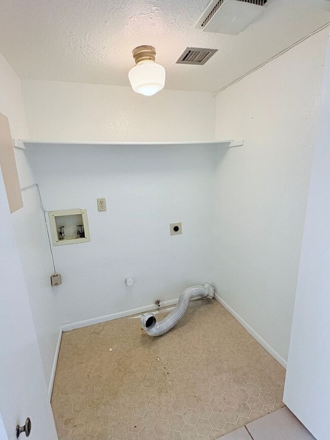 Building Photo - Cozy 3 bed/2 bath home in North East Tucson