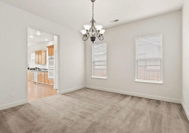 Building Photo - 6060 Cielo Cir