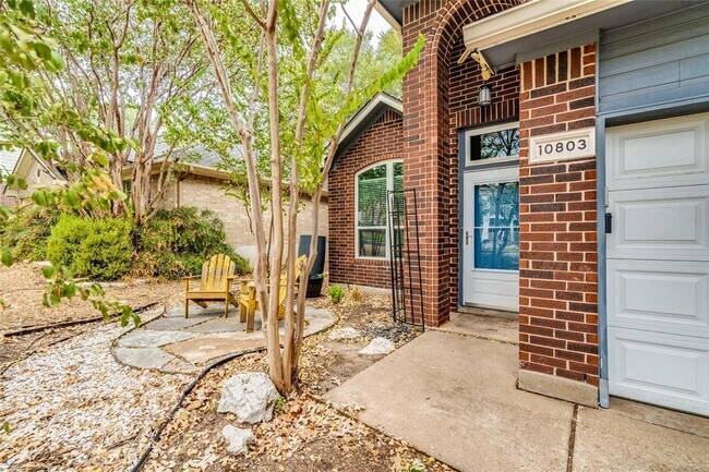 Building Photo - 10803 Sans Souci Pl