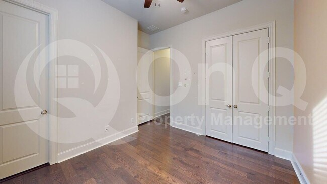 Building Photo - 5811 Lightfoot Ln