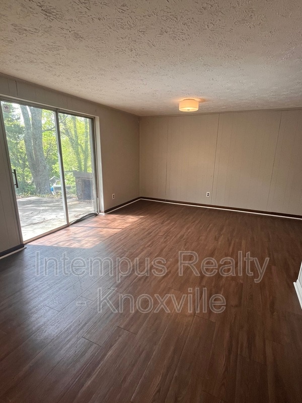 Building Photo - 8738 Gleason Dr