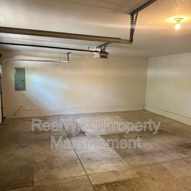 Building Photo - 115 Wagon Wheel Dr