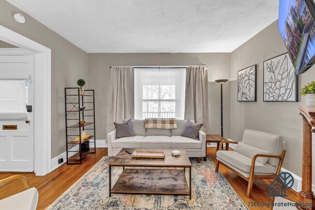 Building Photo - Furnished 3-Bedroom Lower Apartment on Delaware Ave