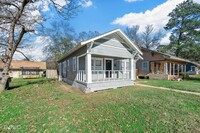 Building Photo - Check Out this 3 bed 2 bath