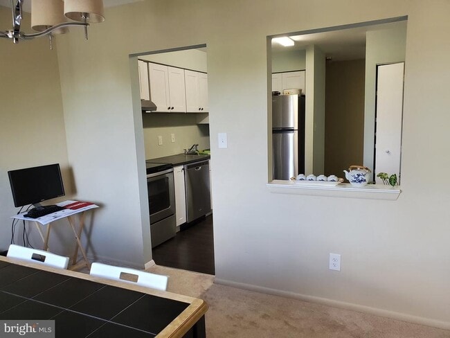 Building Photo - 1100 Lisadale Cir