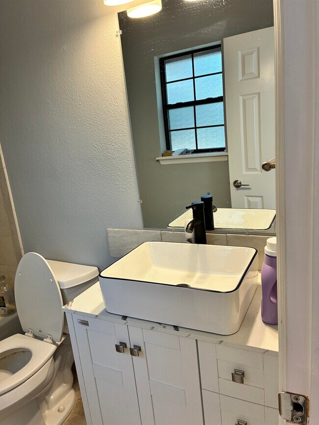 Building Photo - 1852 Hopkins Dr