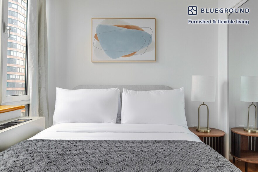 Building Photo - 635 W 42nd St