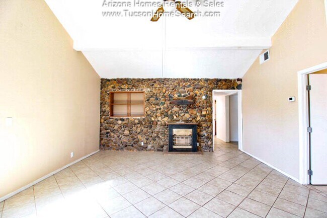 Building Photo - 801 E Halcyon Rd