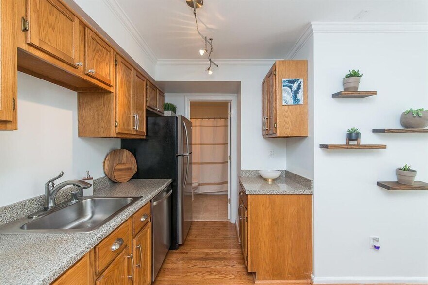 Building Photo - 415 Marquis Ave