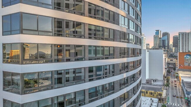 Building Photo - 225 N Miami Ave