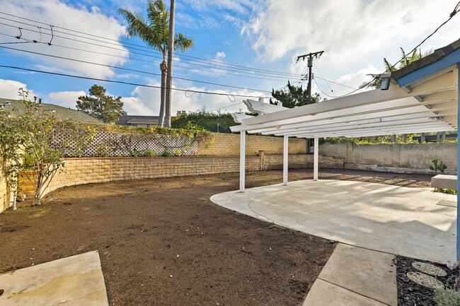 Building Photo - 20152 Redlands Dr