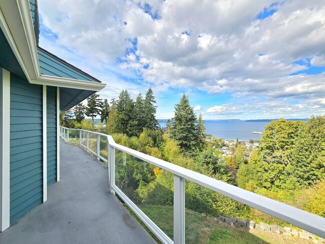 Building Photo - 2 Bedroom Home with Sound, Island and Ferr...