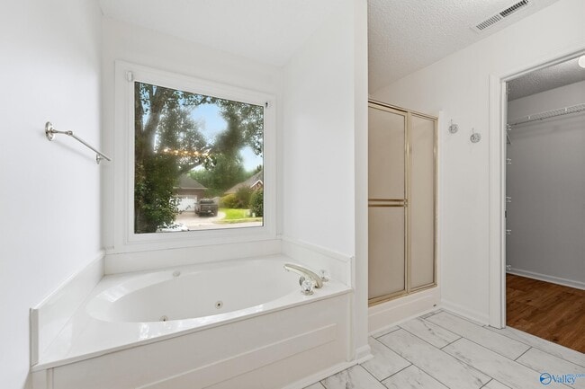 Building Photo - 210 Pebble Brook Dr