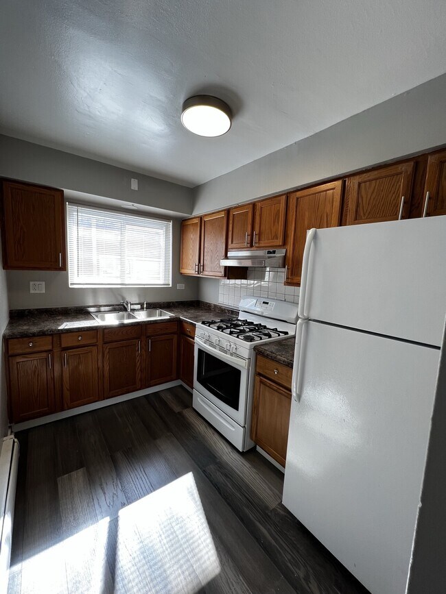 Building Photo - 8845 Cottage Grove