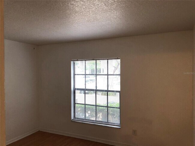 Building Photo - 1055 Kensington Park Dr