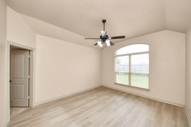 Building Photo - 2414 Argos Dr