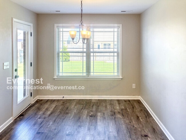 Building Photo - 121 Beaver Brook Pl