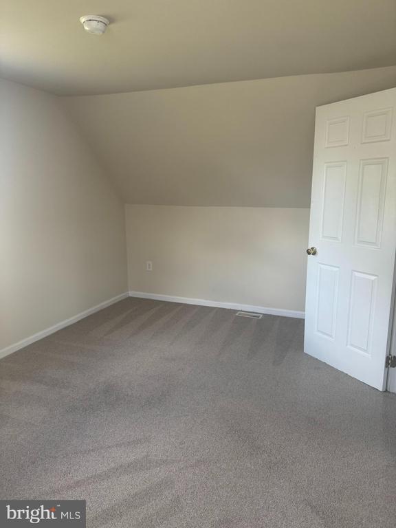 Building Photo - 536 Bracken Dr