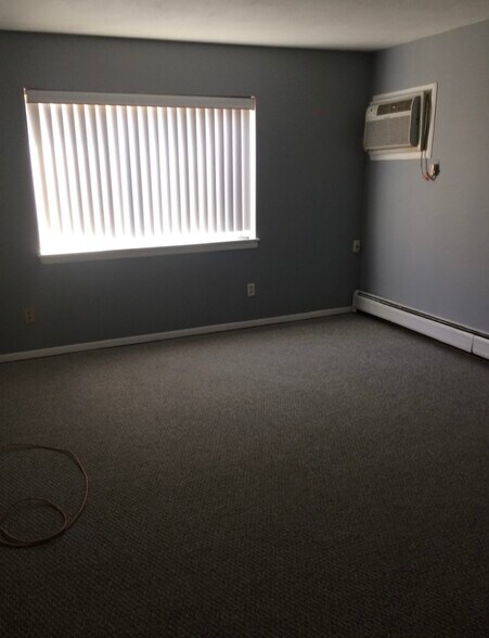Master Bedroom - 62 Country Club Ln