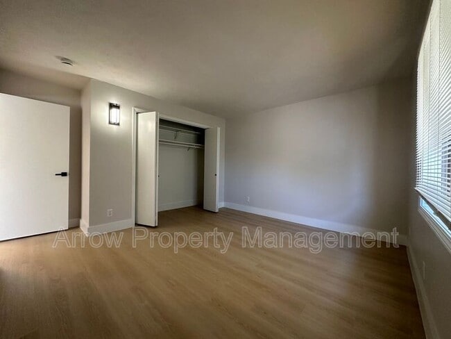Building Photo - 3331 Holdrege St