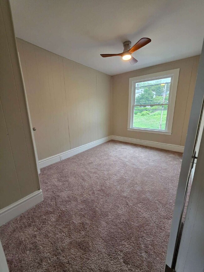 Building Photo - "Spacious 4-Bedroom Gem in Homestead – 2090 Sq Ft of Comfort!"