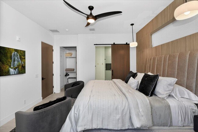 Building Photo - 51116 Avenida Mendoza